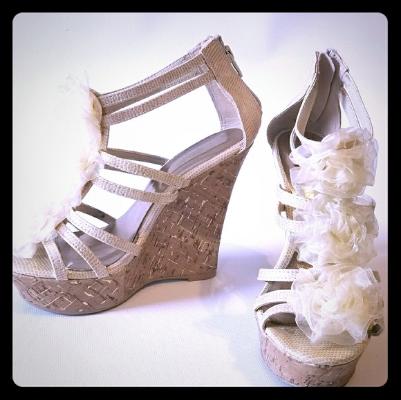 Qupid Wedge Shoes - Picture 1 of 3